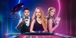 Layar permainan Dice Game menampilkan dadu enam sisi dengan pilihan angka dan tabel payout